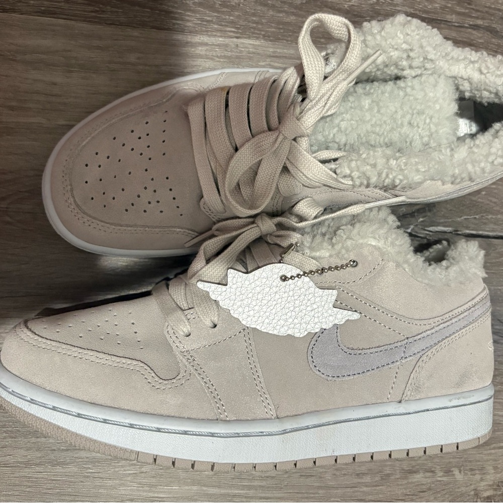 Women's  Nike Sneakers with Fur Lining